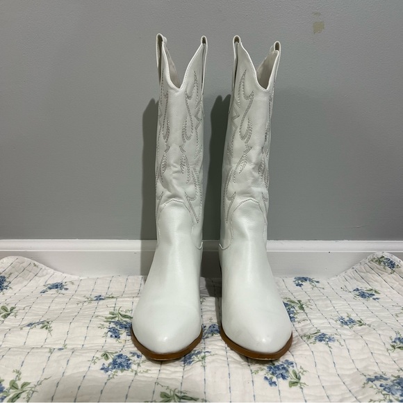 white mid-calf cowboy boots (women’s) - Picture 2 of 6